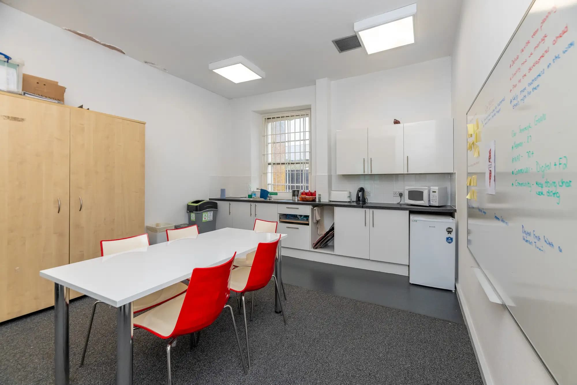 property photo 5 of 11