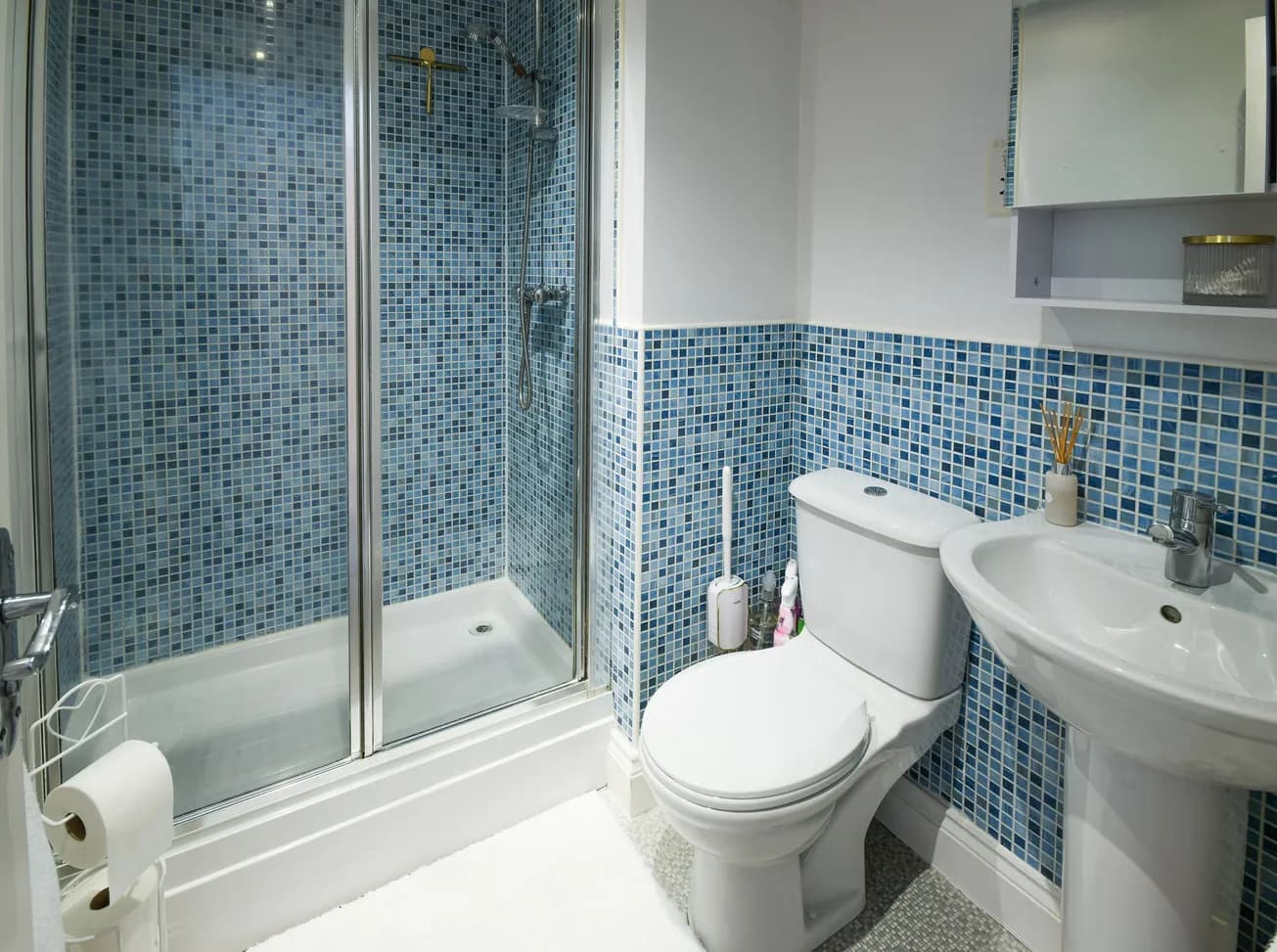 property photo 5 of 15