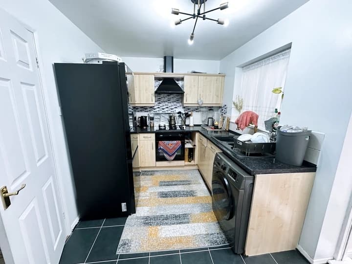 property photo 7 of 15