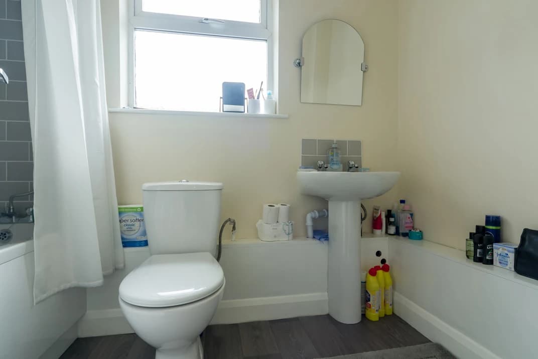 property photo 6 of 19