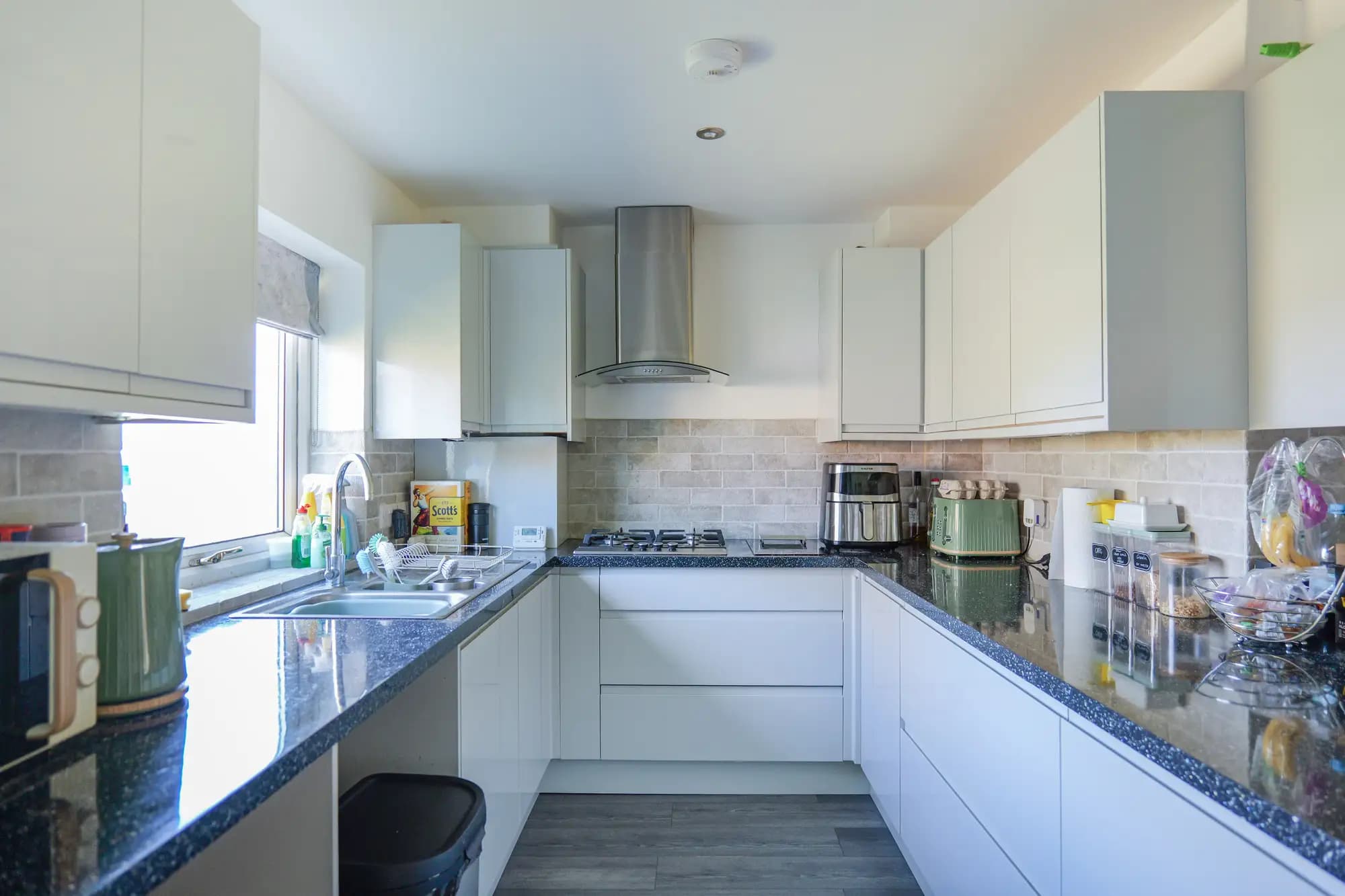 property photo 5 of 16