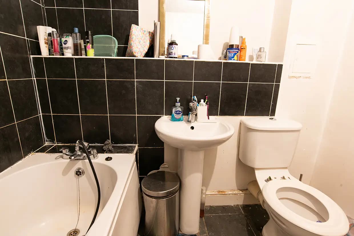 property photo 8 of 16