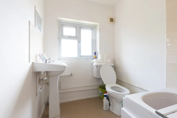 property photo 6 of 14
