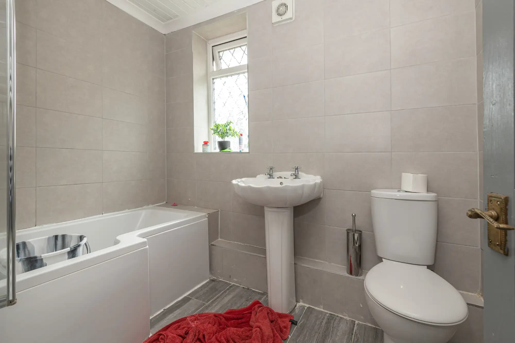 property photo 6 of 18