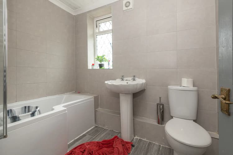 property photo 6 of 18