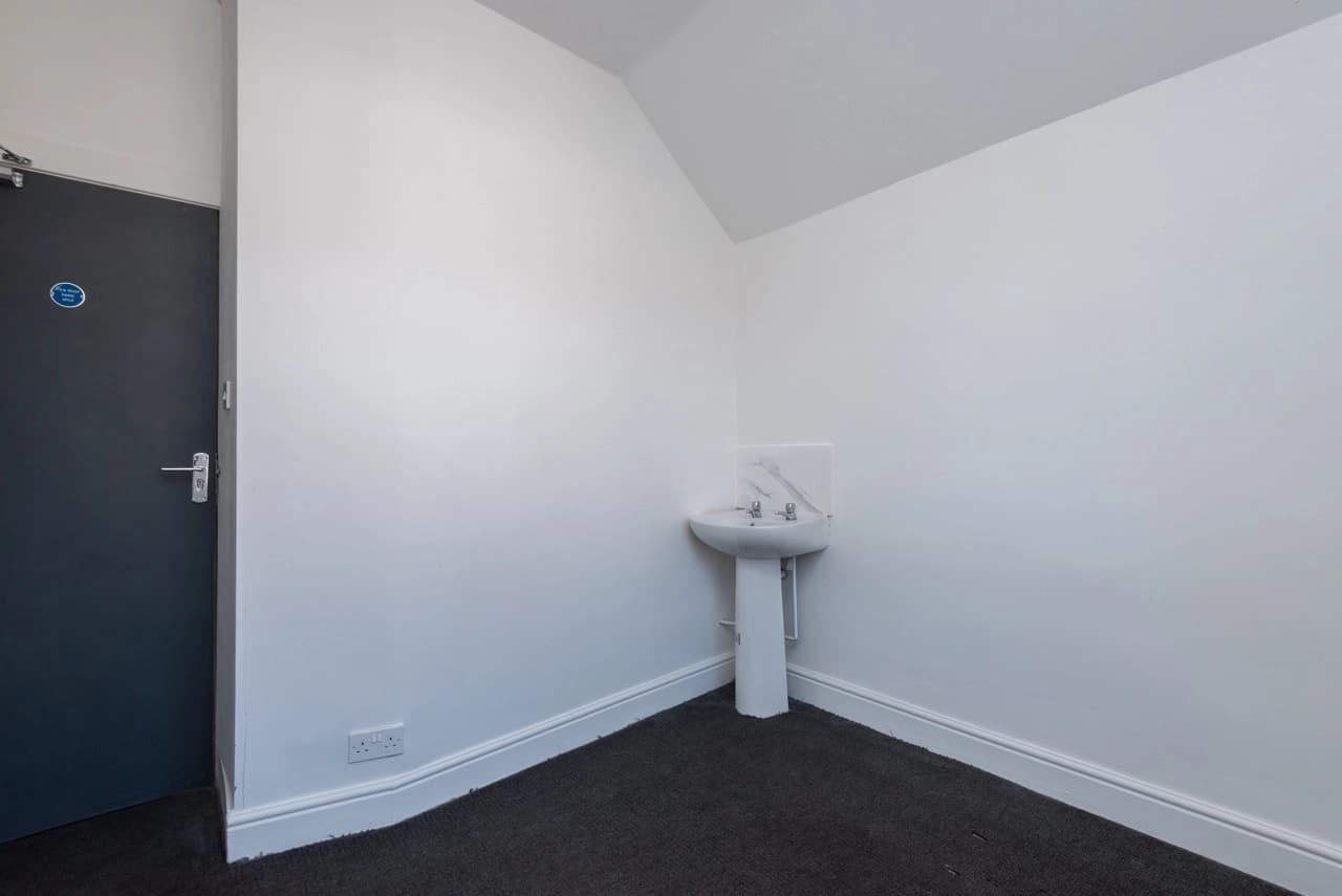 property photo 33 of 40