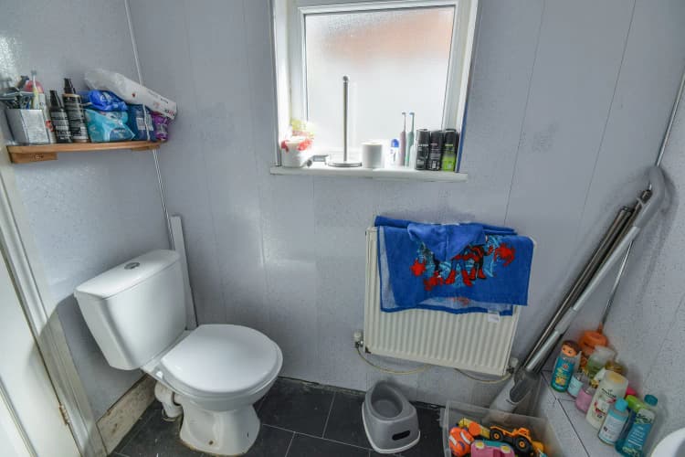 property photo 7 of 18