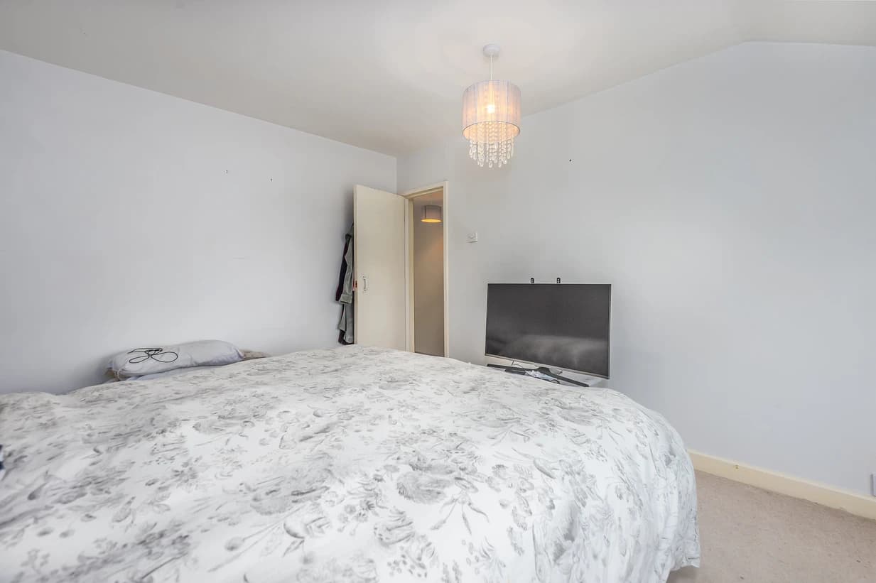 property photo 11 of 24