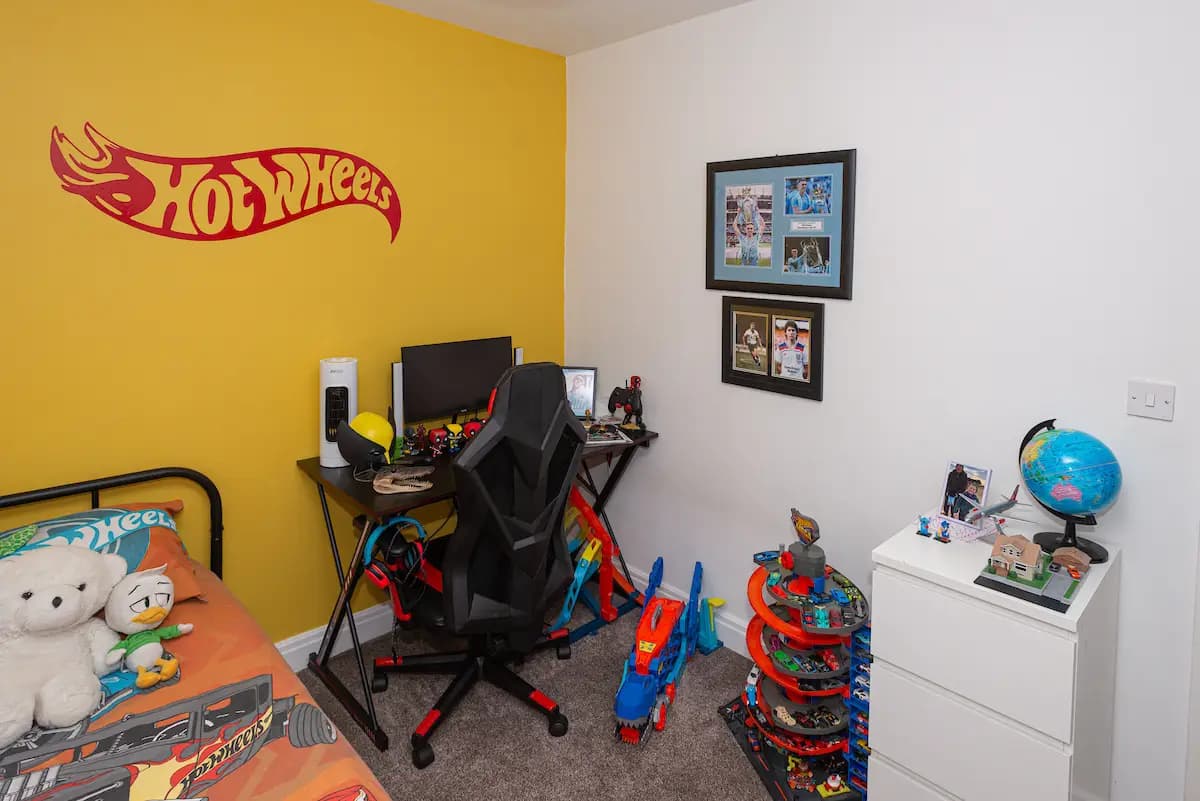 property photo 19 of 30