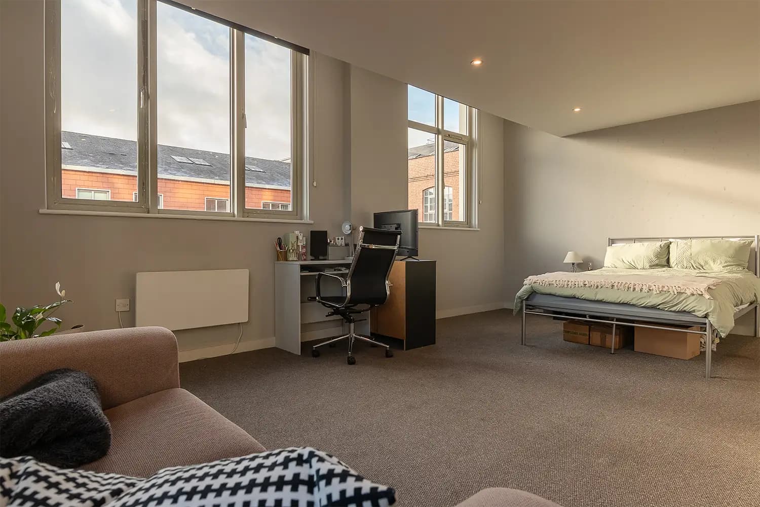 property photo 21 of 33