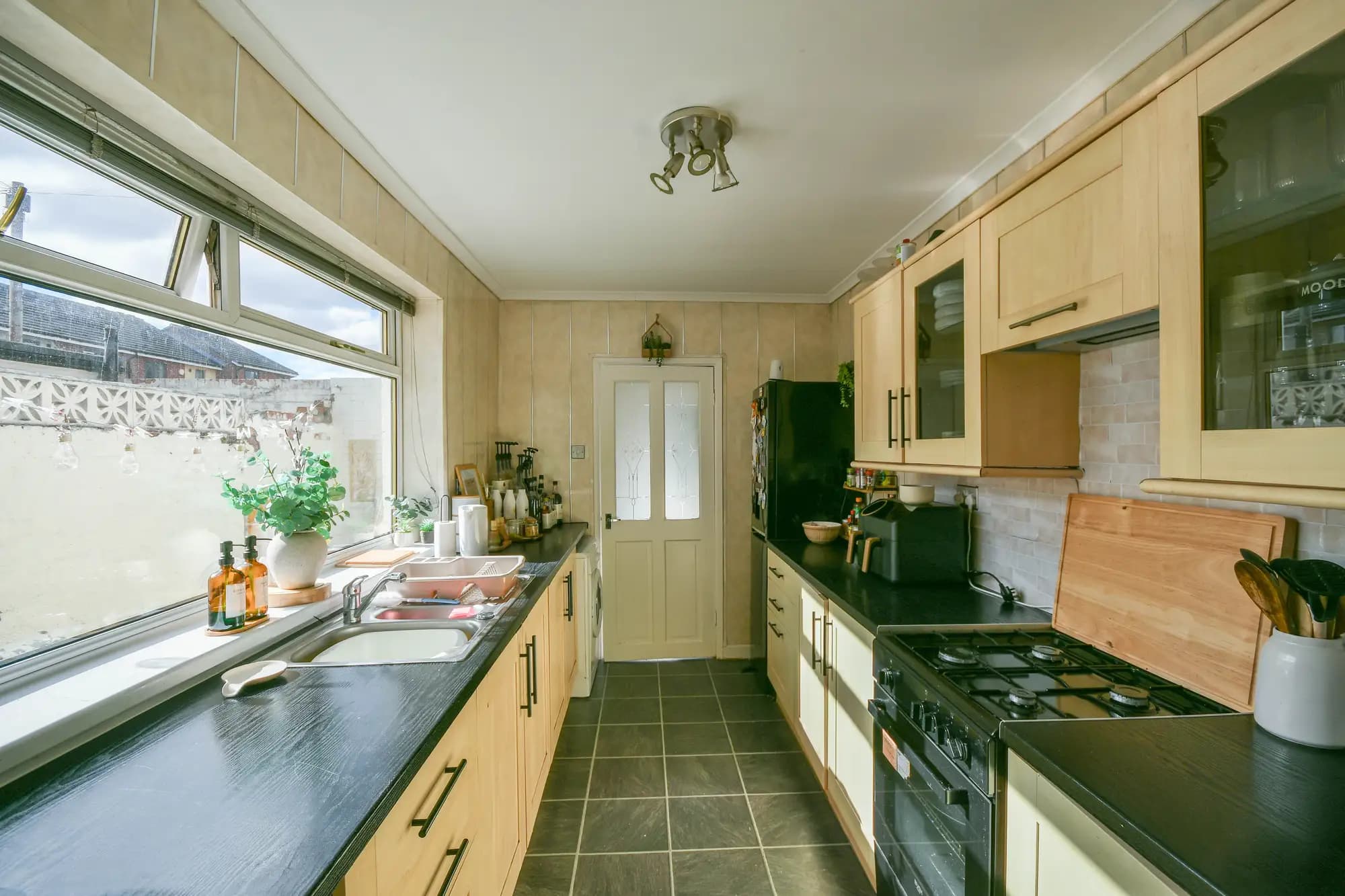 property photo 5 of 15