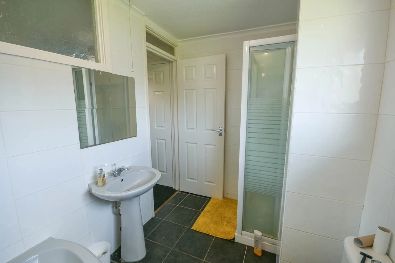 property photo 11 of 21