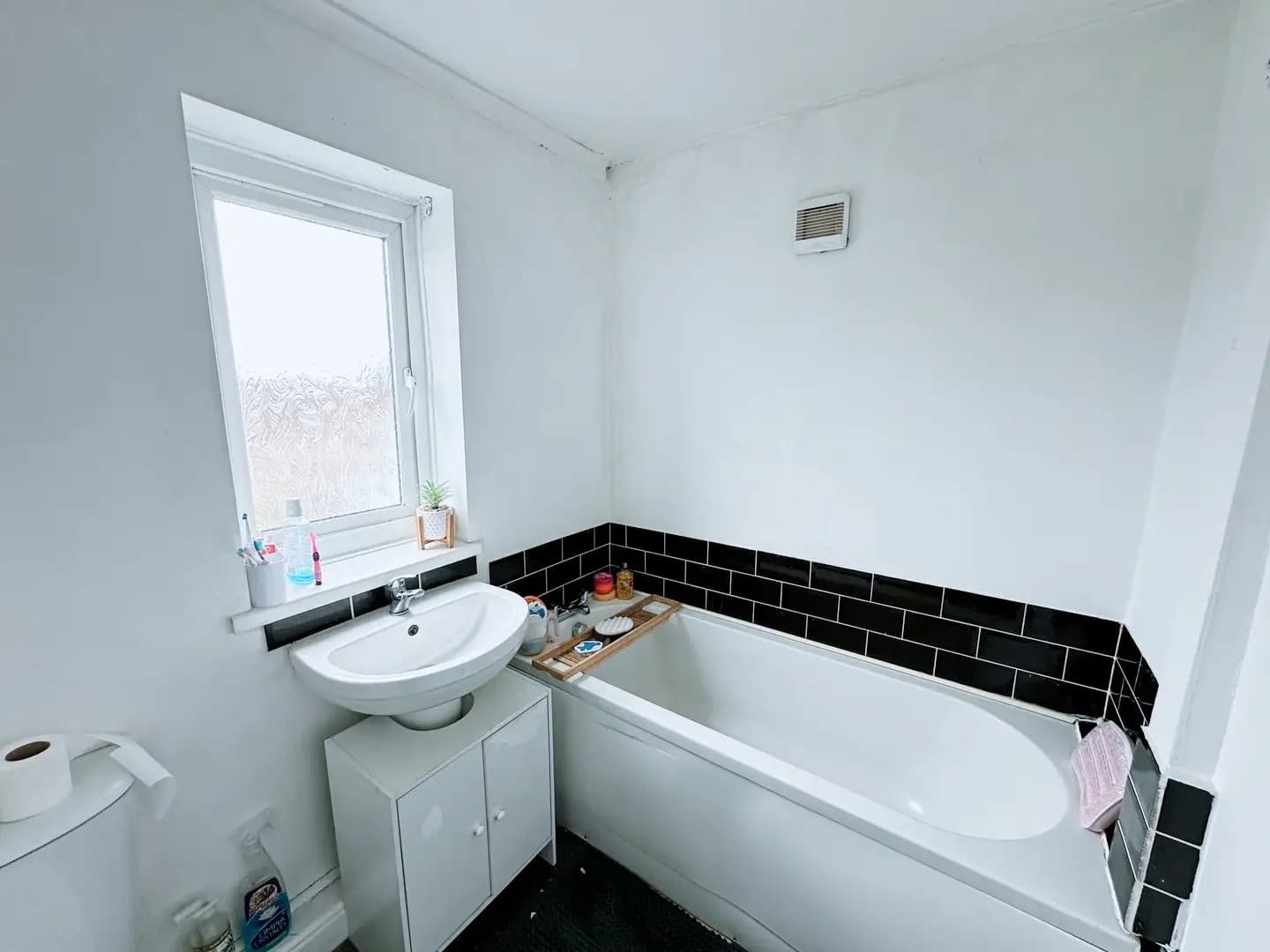 property photo 8 of 32