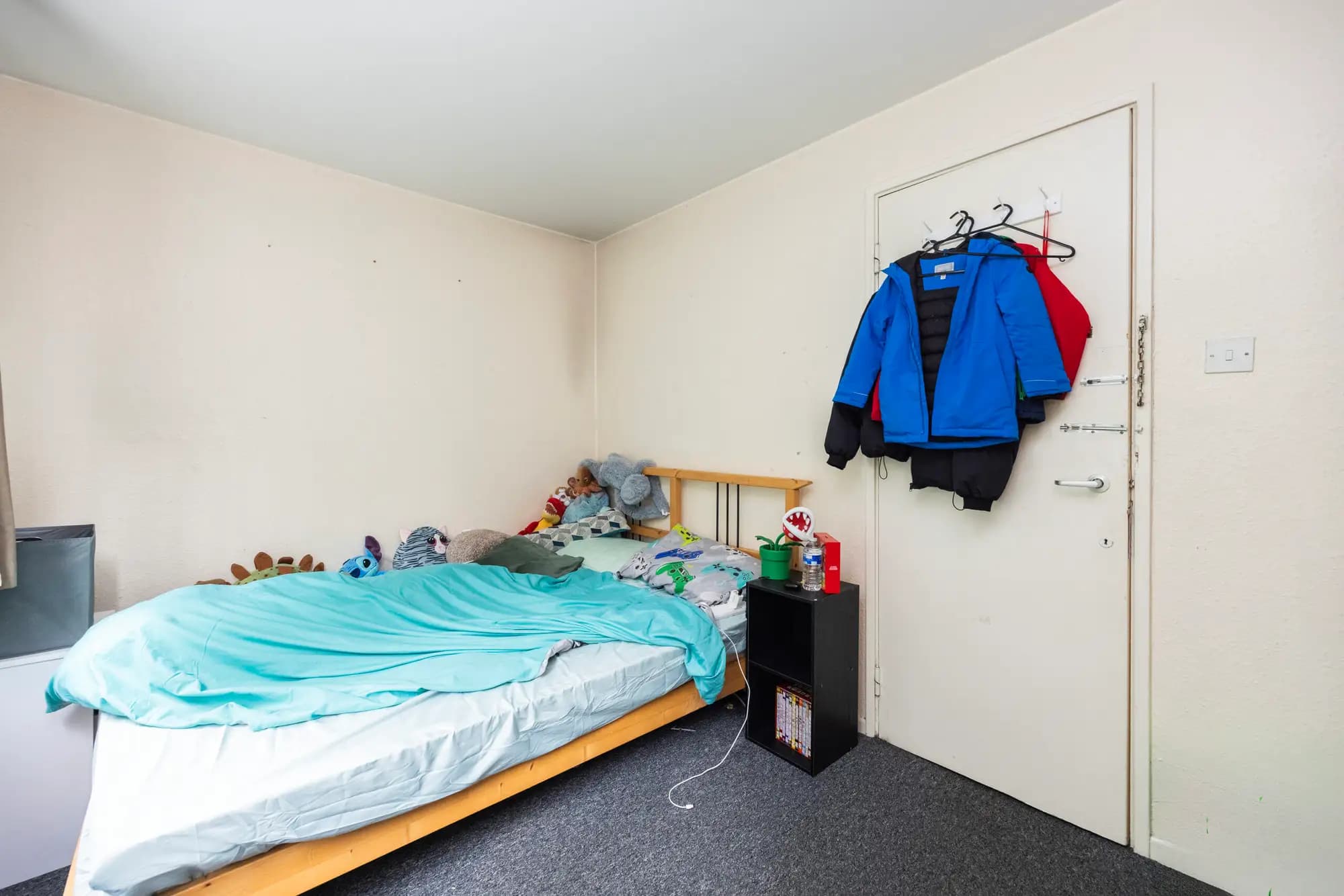 property photo 10 of 17