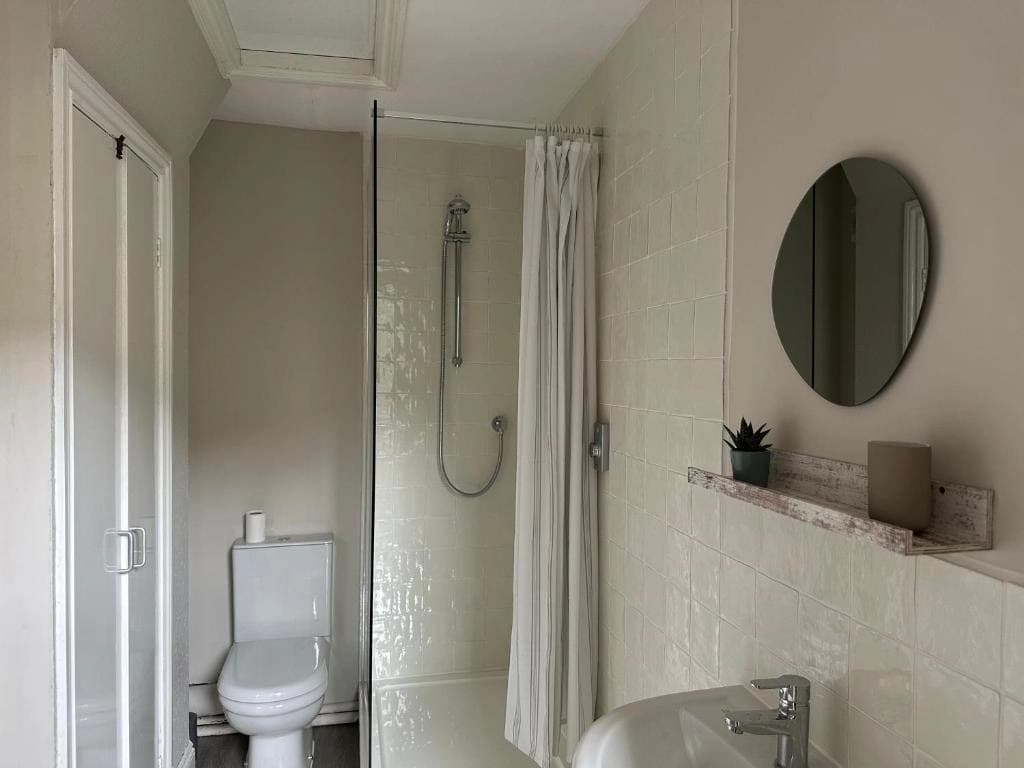 property photo 7 of 11