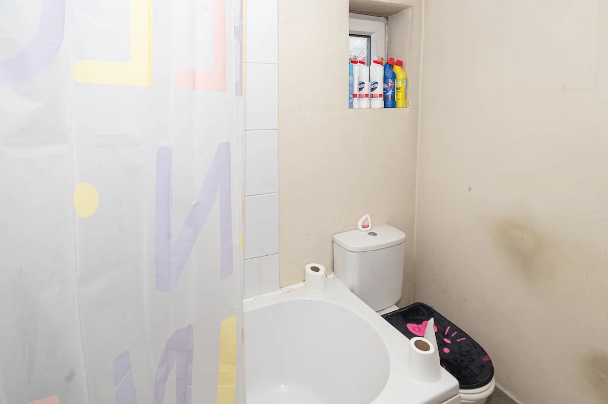 property photo 8 of 20