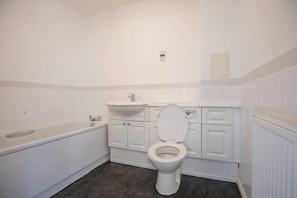 property photo 10 of 18