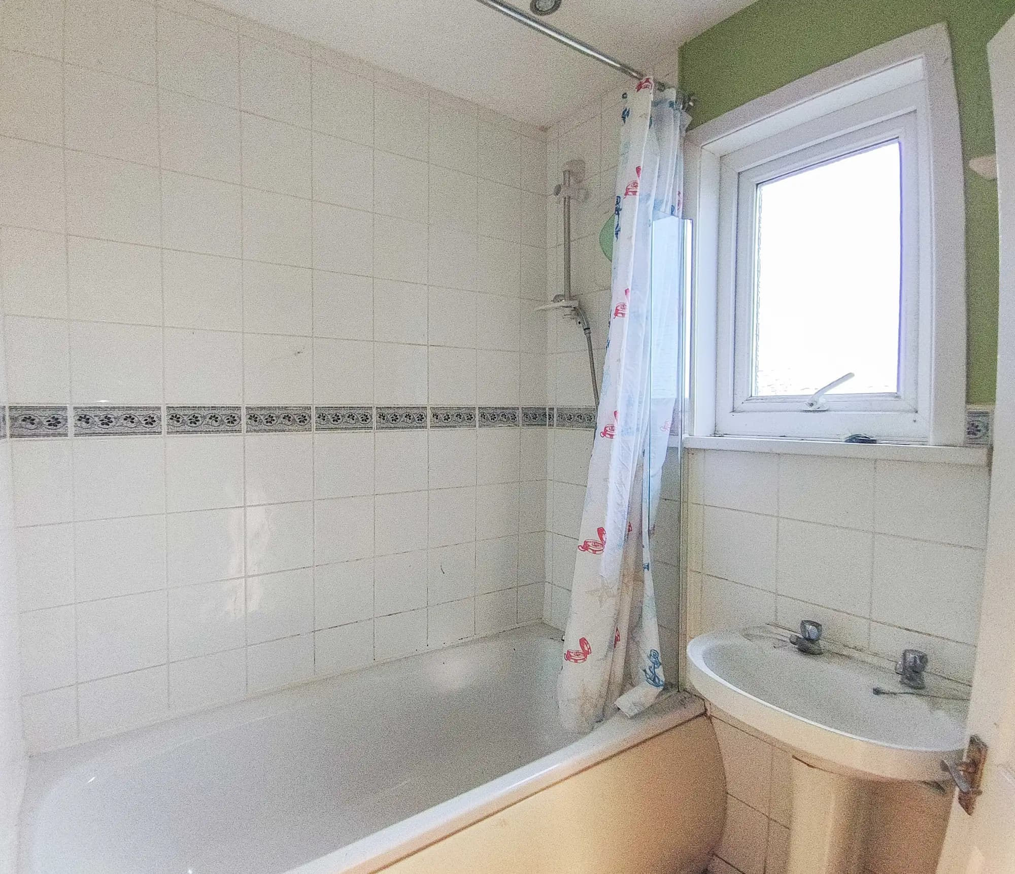 property photo 6 of 15