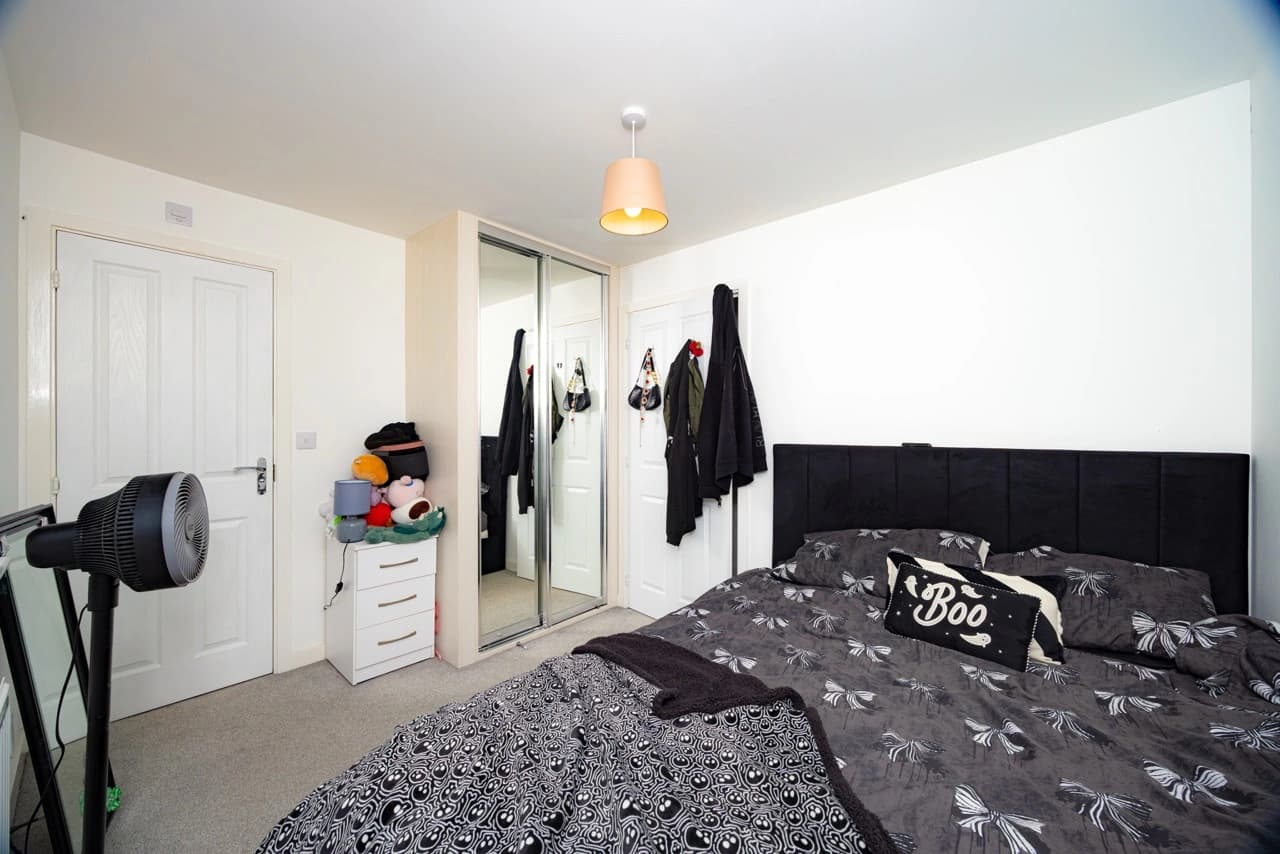 property photo 13 of 20
