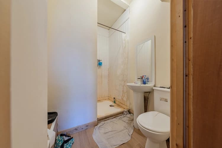 property photo 8 of 17