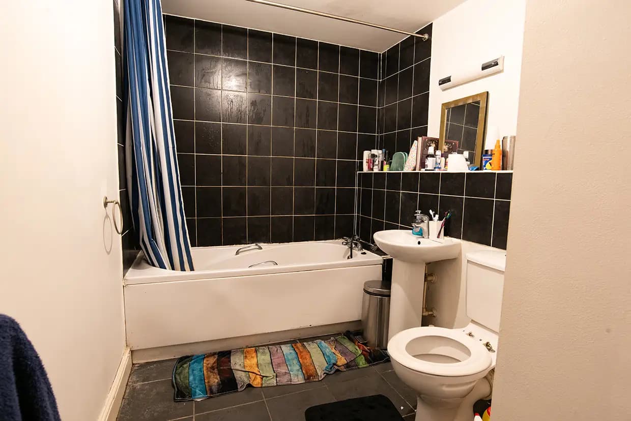 property photo 9 of 16