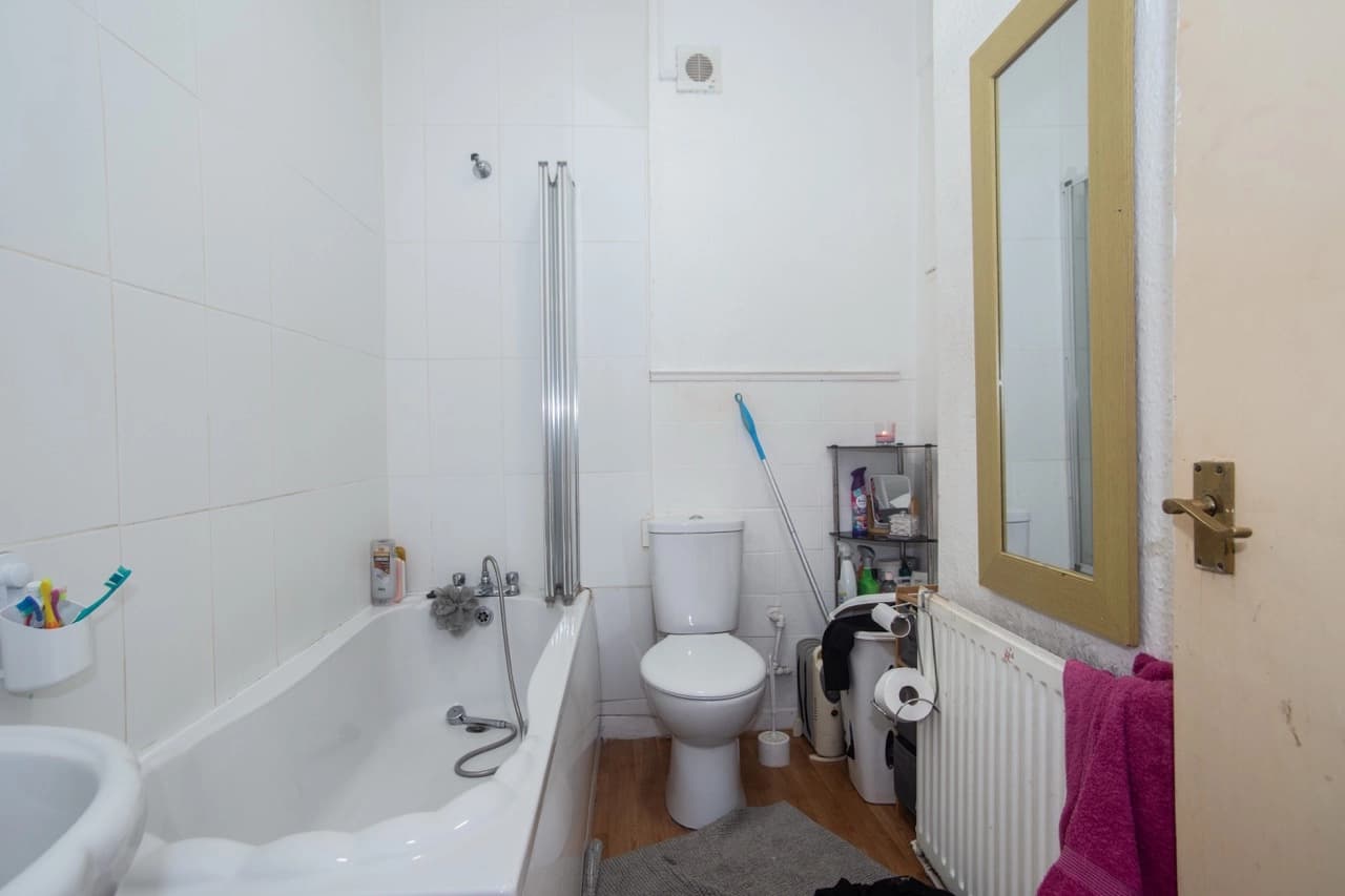 property photo 7 of 18