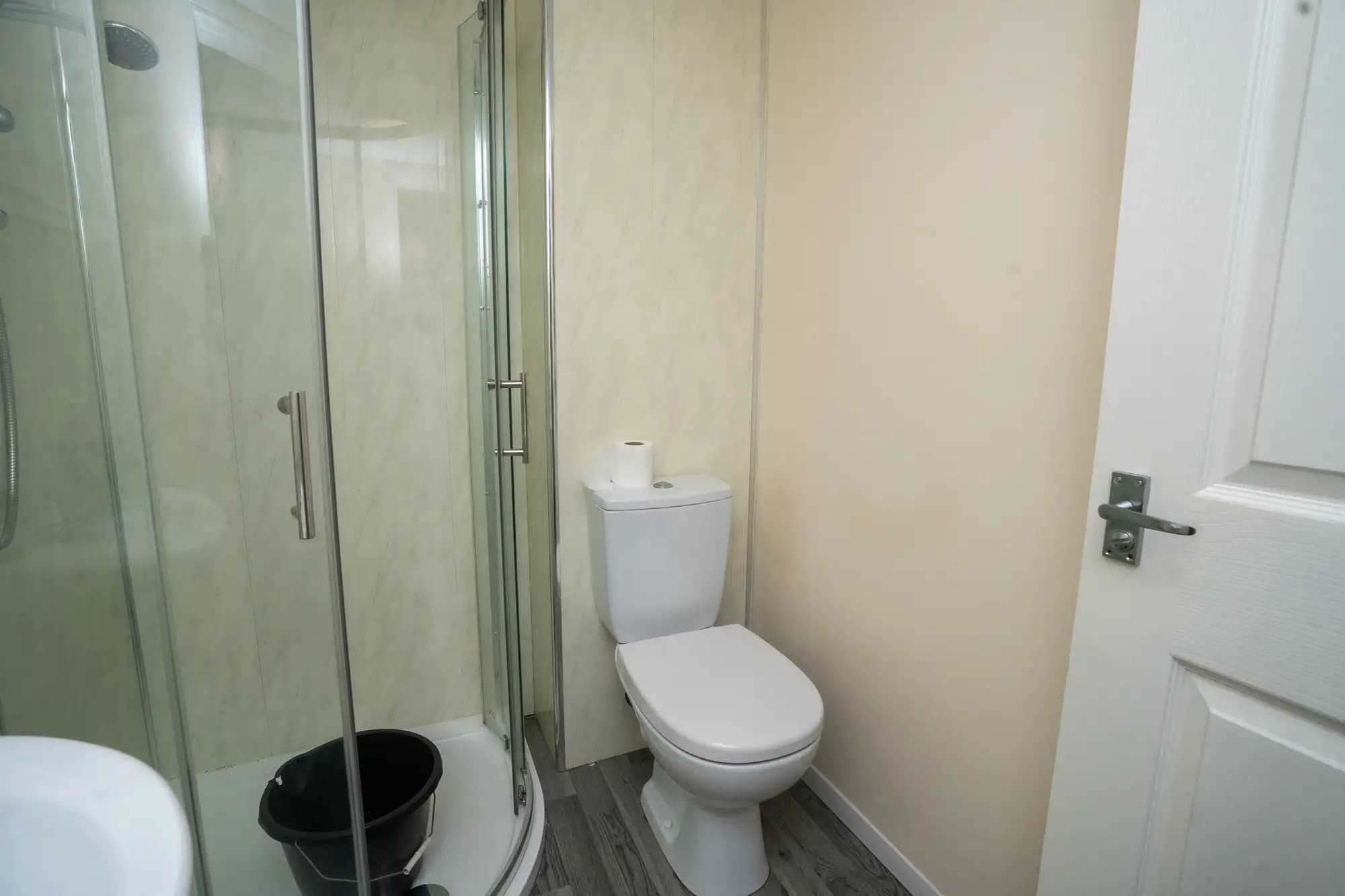 property photo 5 of 10