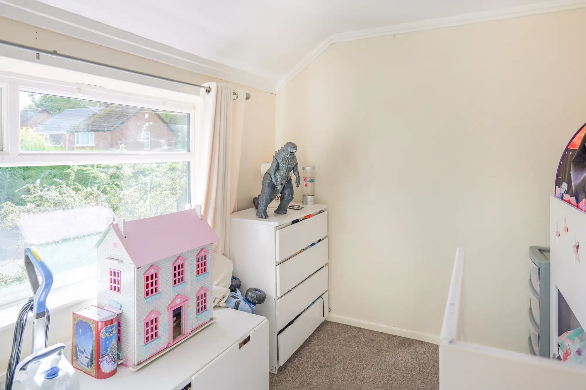 property photo 11 of 19