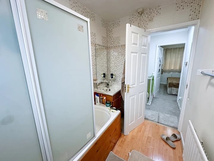 property photo 9 of 15