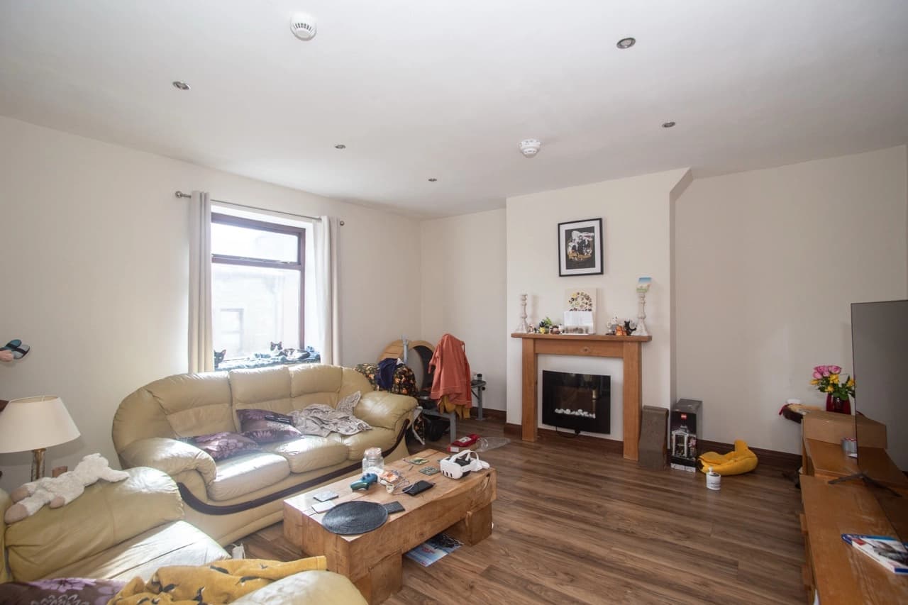 property photo 4 of 33