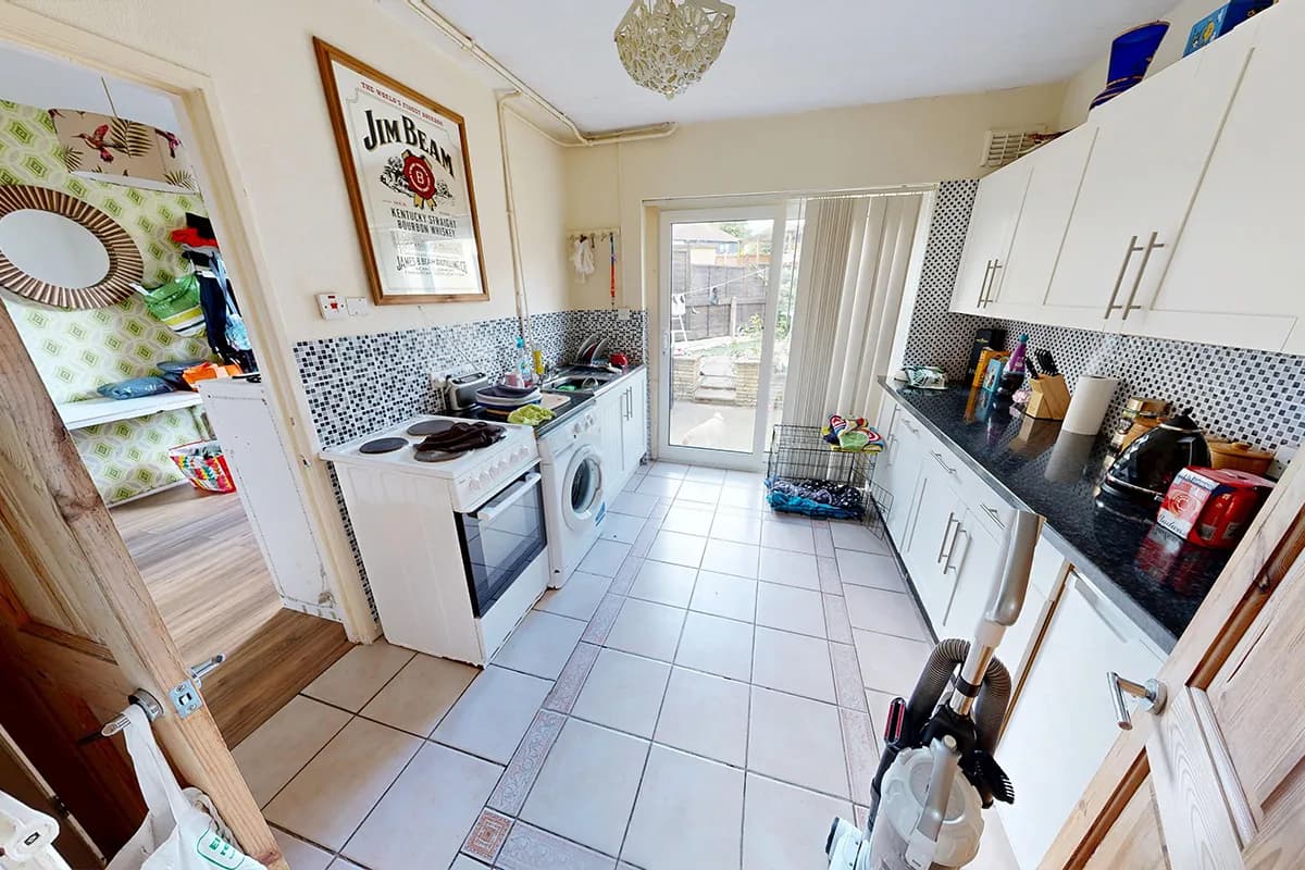 property photo 6 of 38