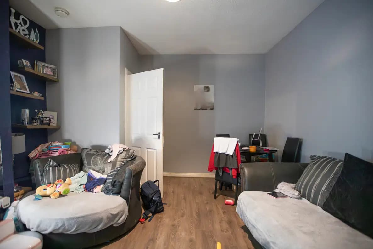 property photo 5 of 28