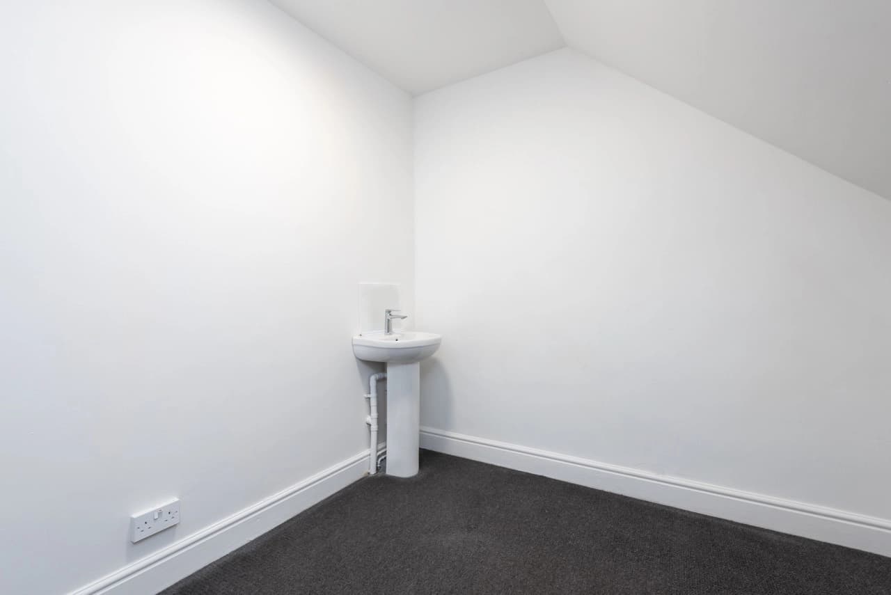 property photo 21 of 40