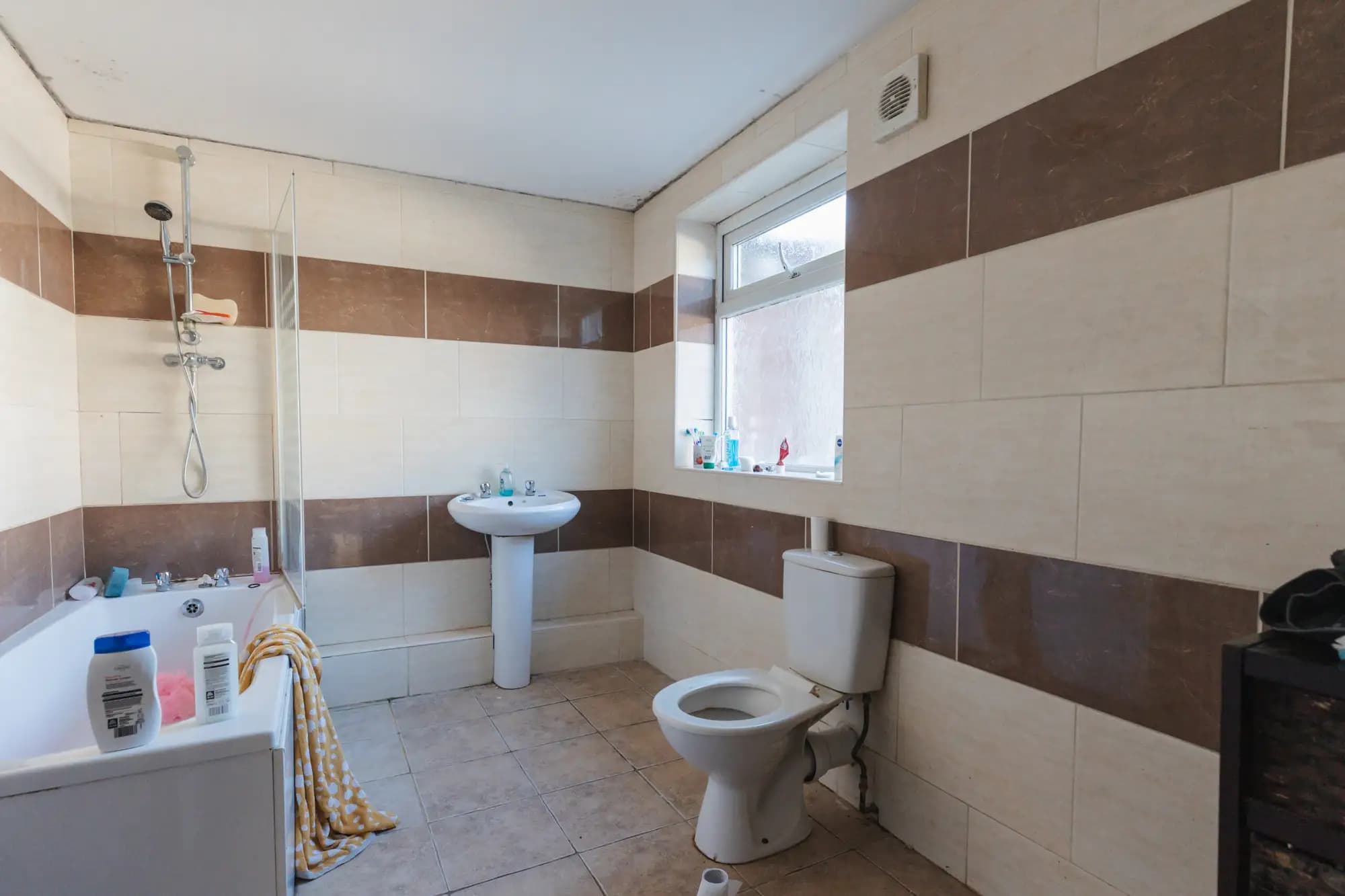 property photo 8 of 17
