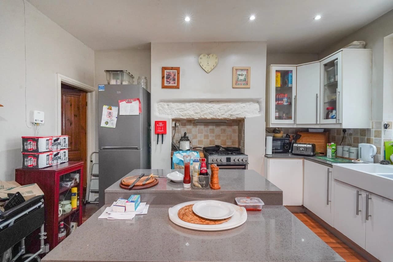 property photo 6 of 22