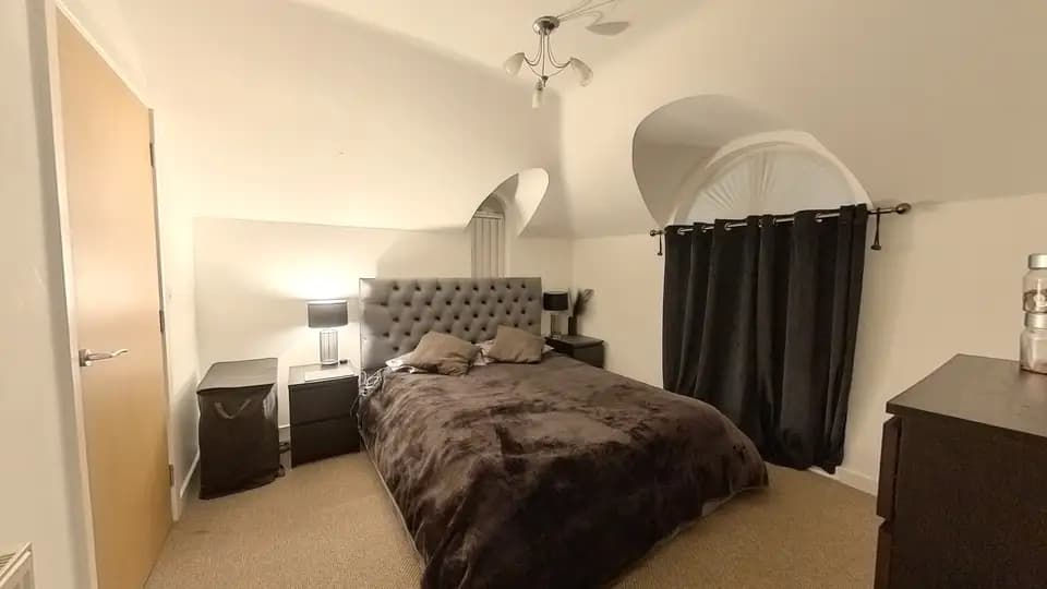 property photo 11 of 26