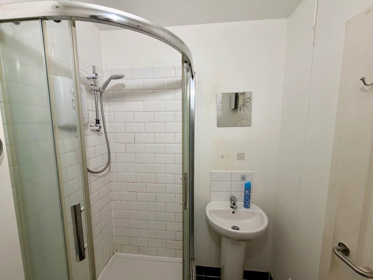 property photo 9 of 18