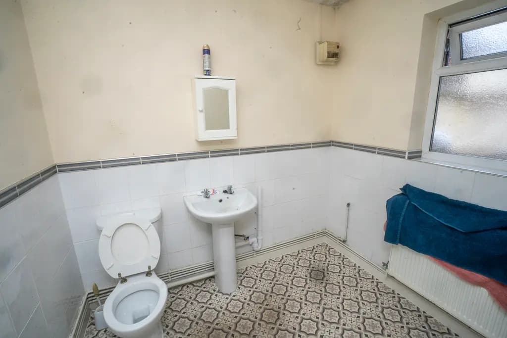 property photo 15 of 32