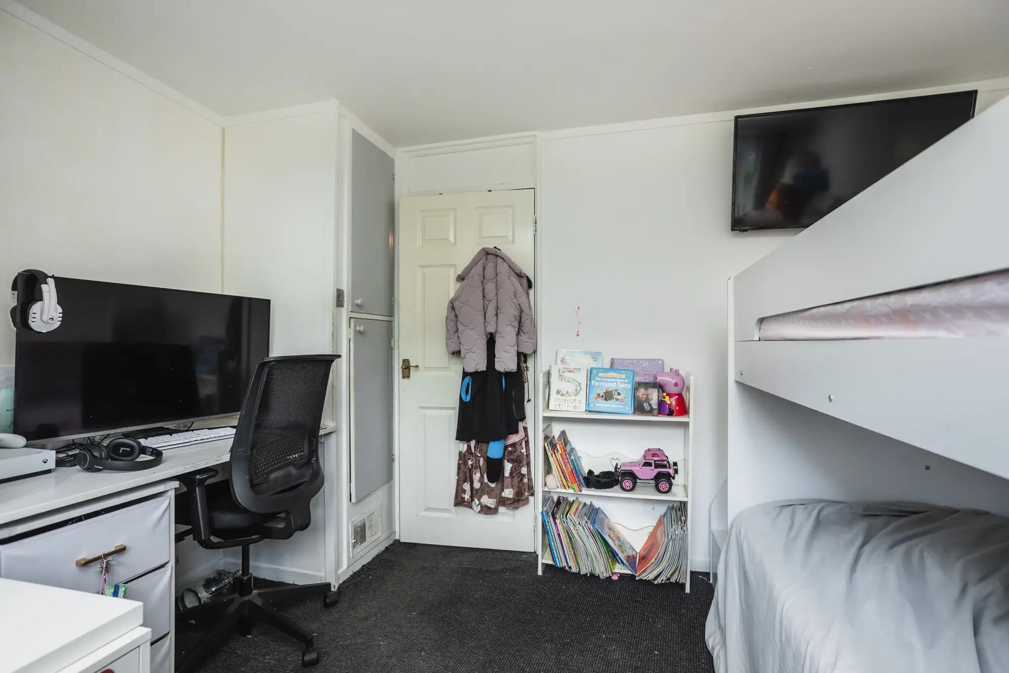 property photo 17 of 30