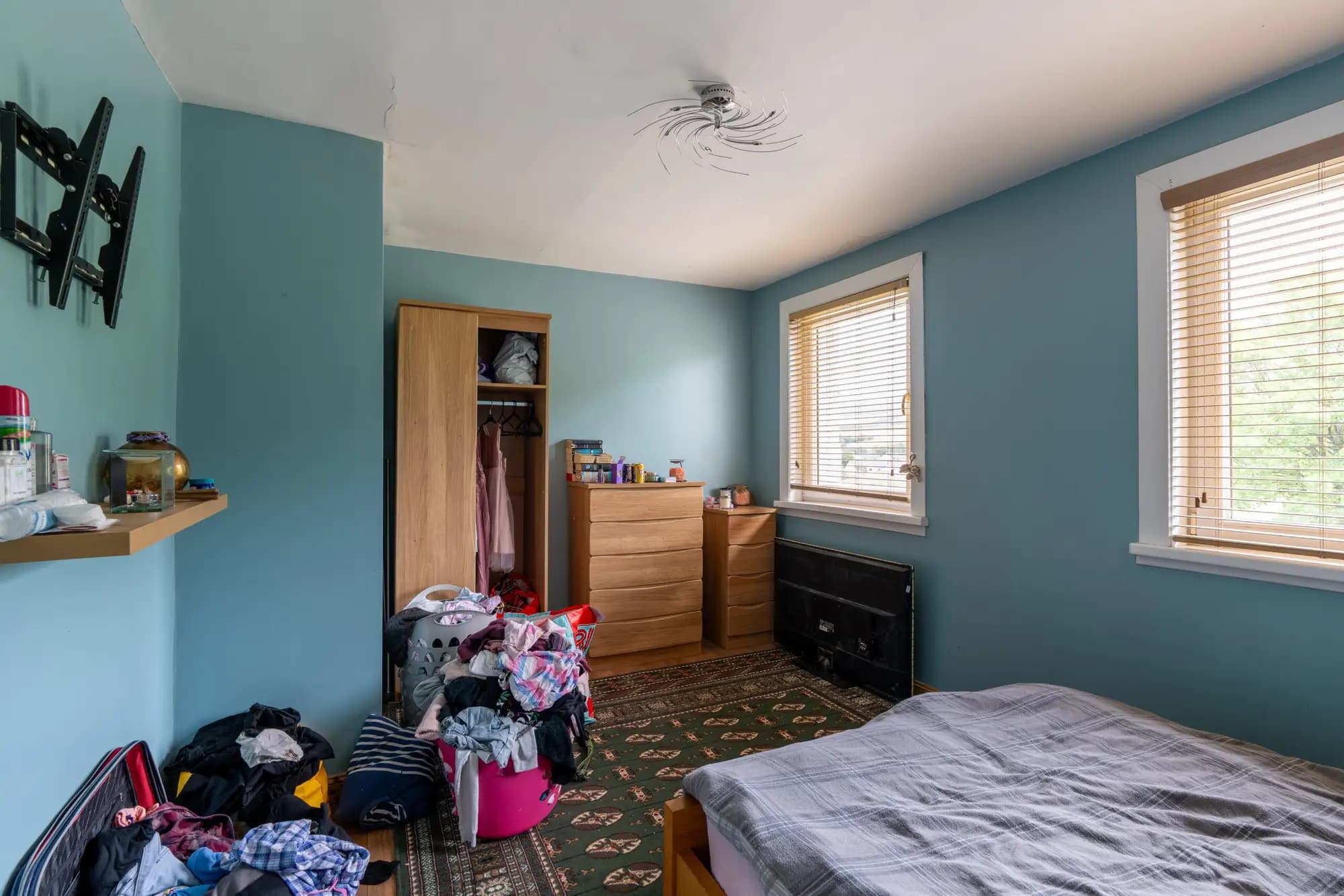 property photo 8 of 14