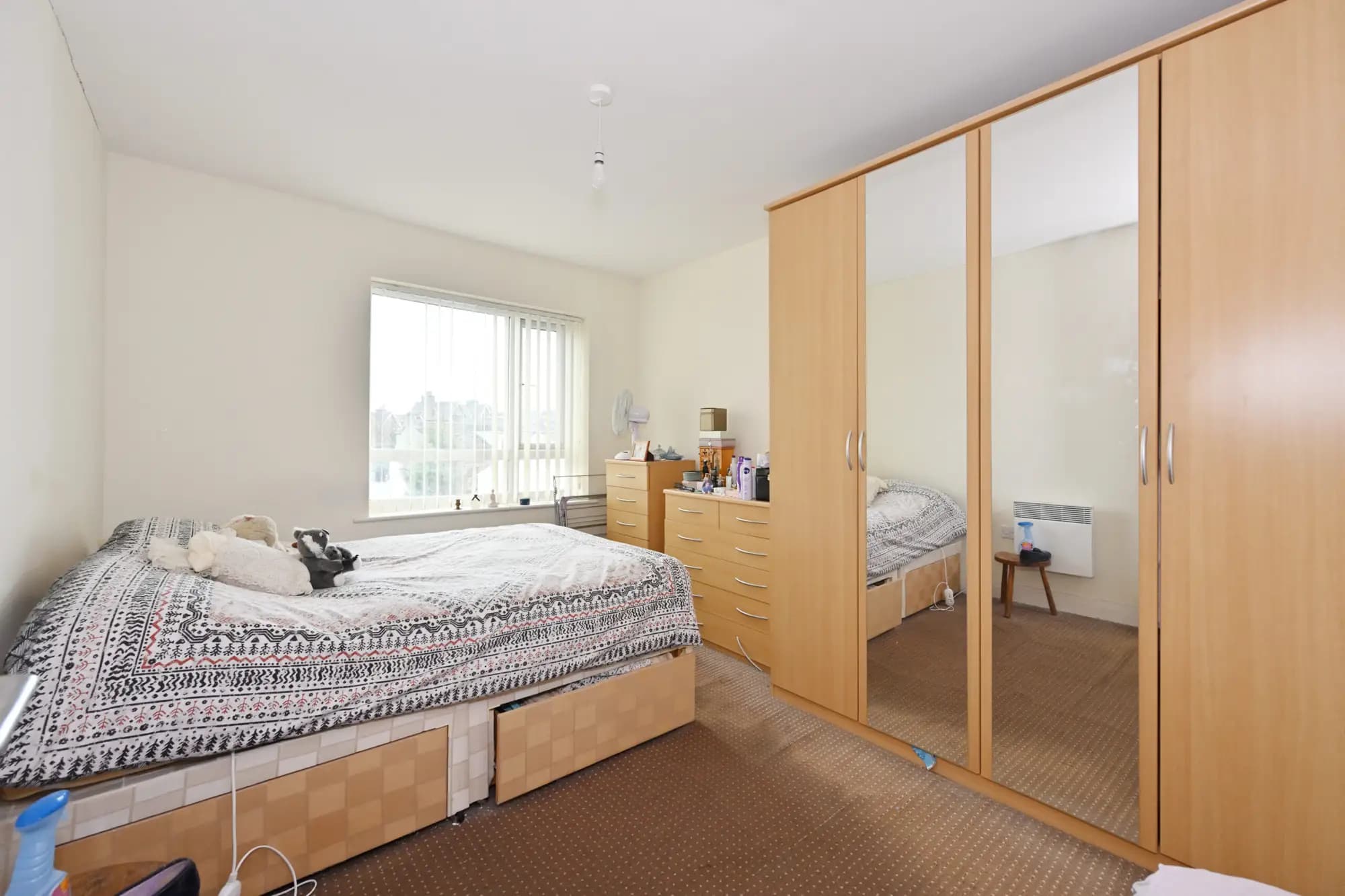 property photo 8 of 16