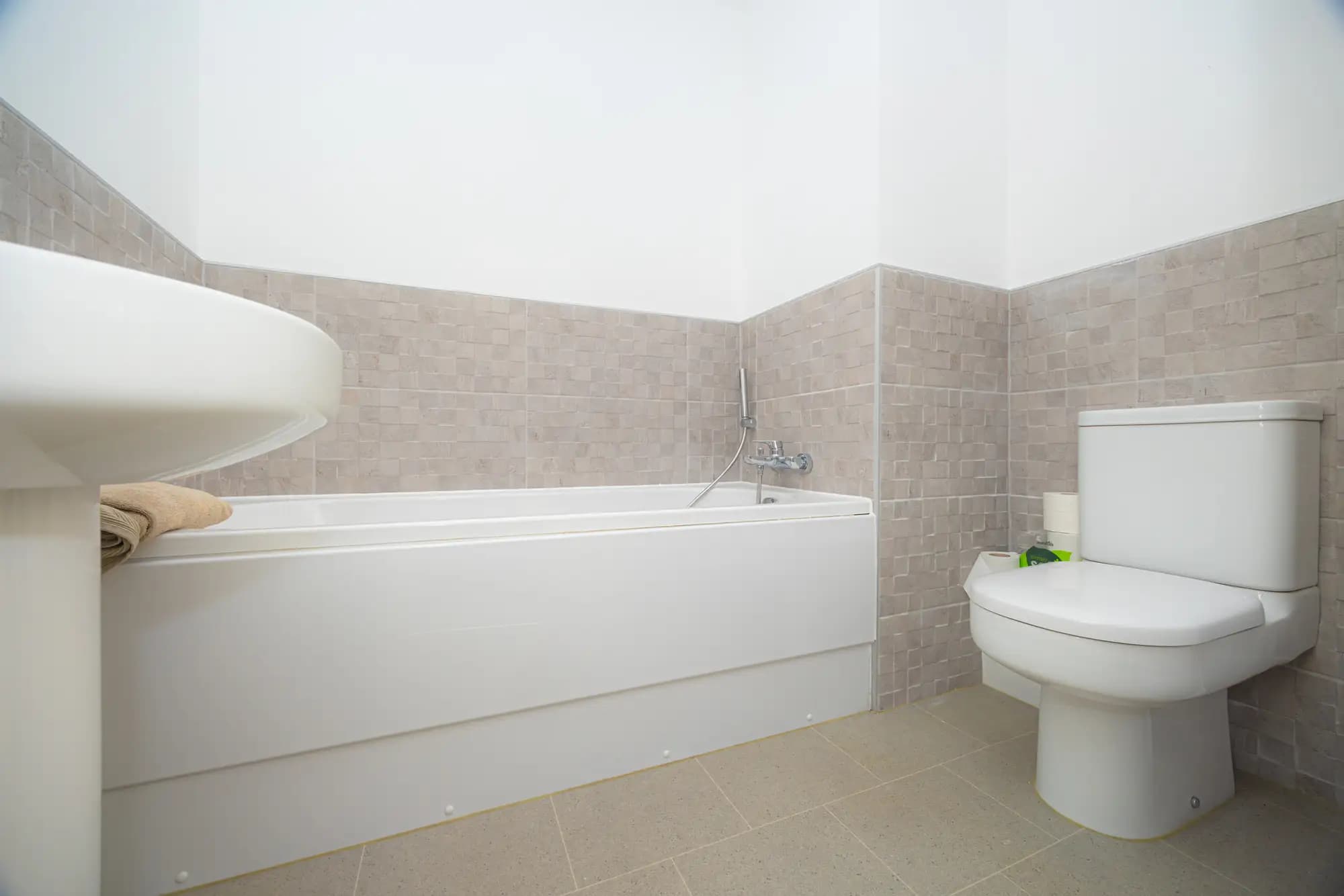 property photo 9 of 22