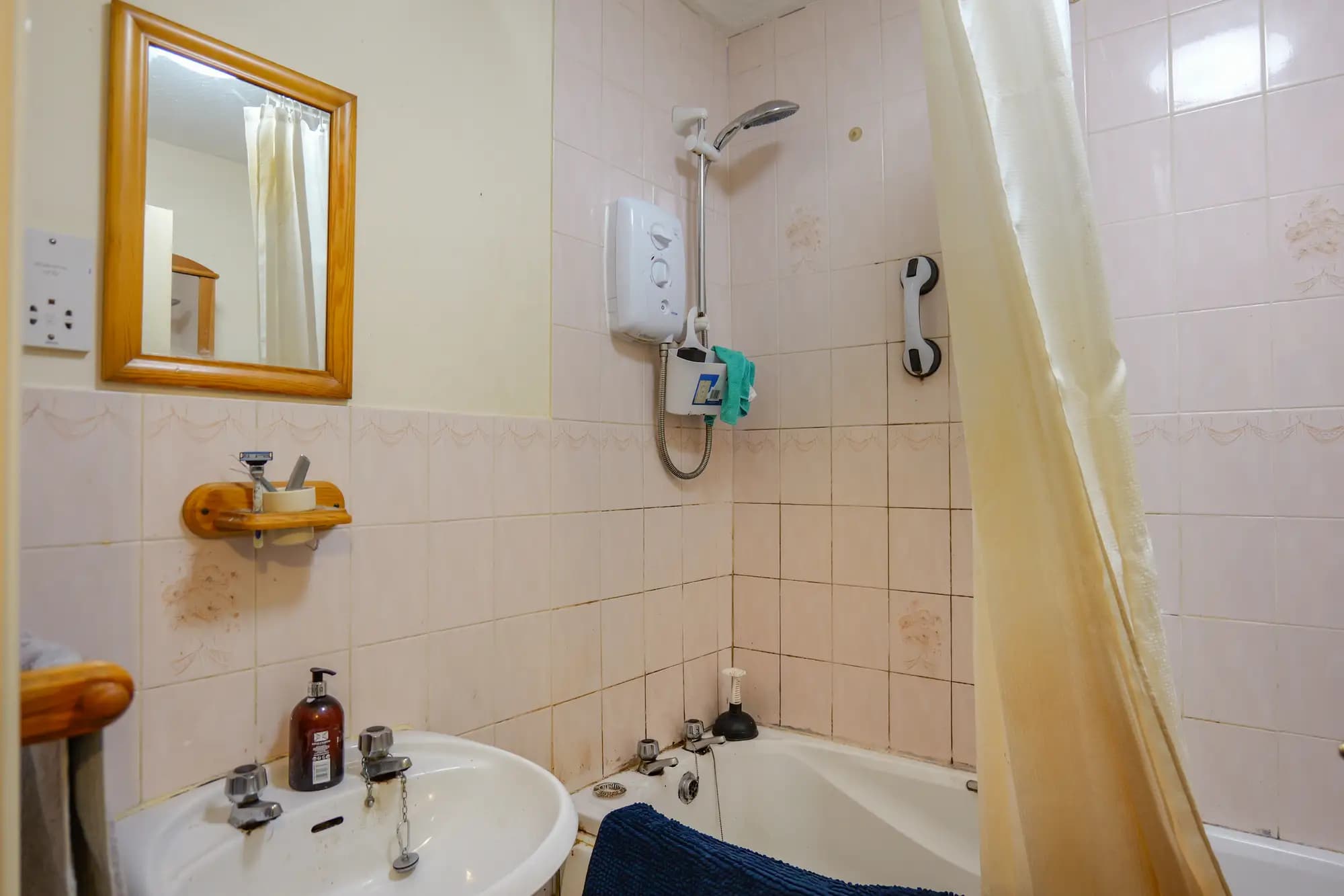 property photo 6 of 11