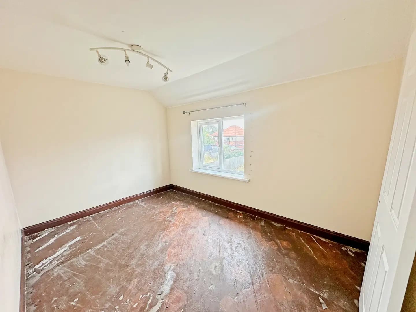 property photo 9 of 24
