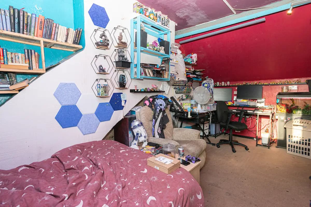 property photo 11 of 19