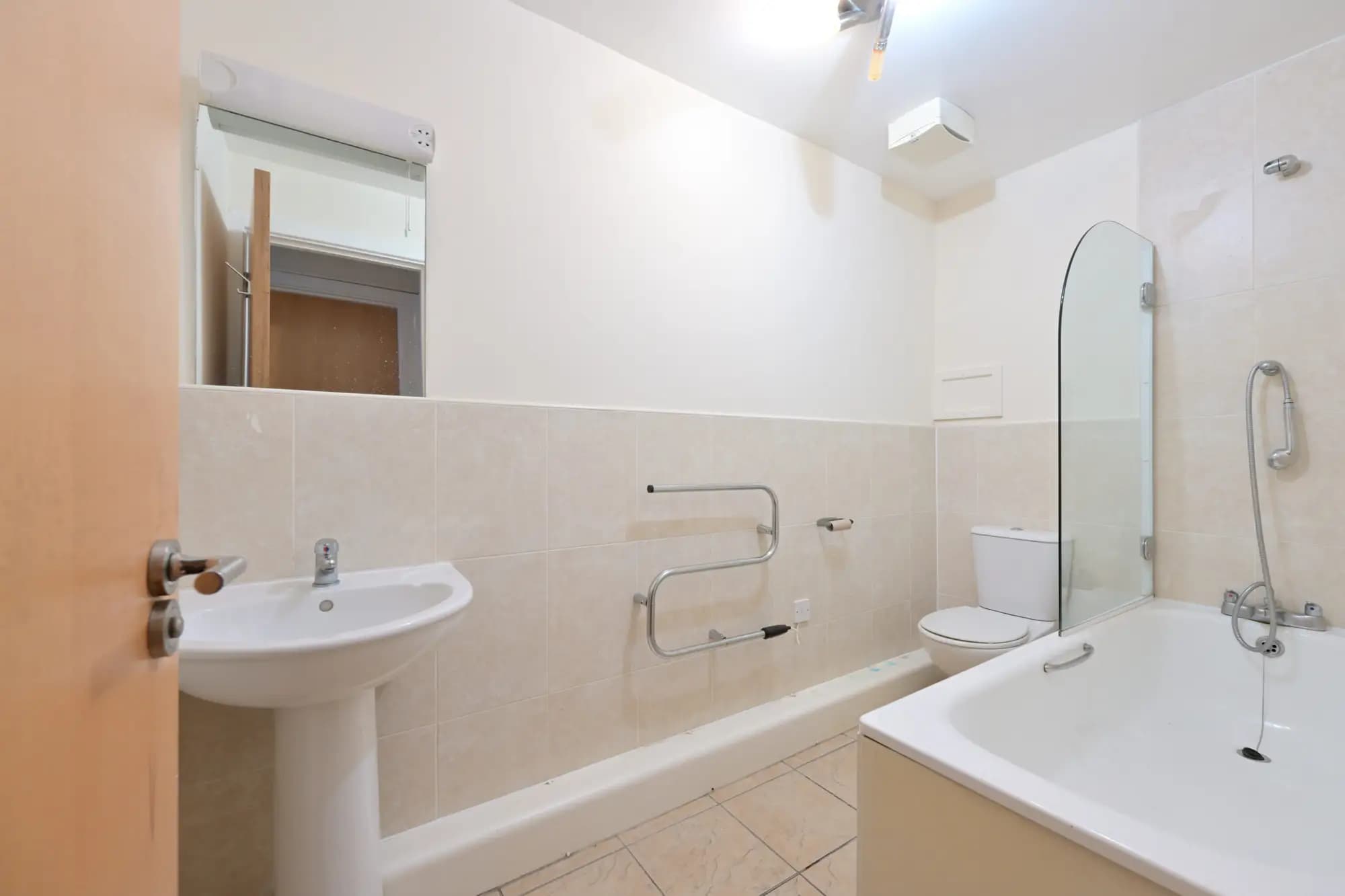 property photo 8 of 17