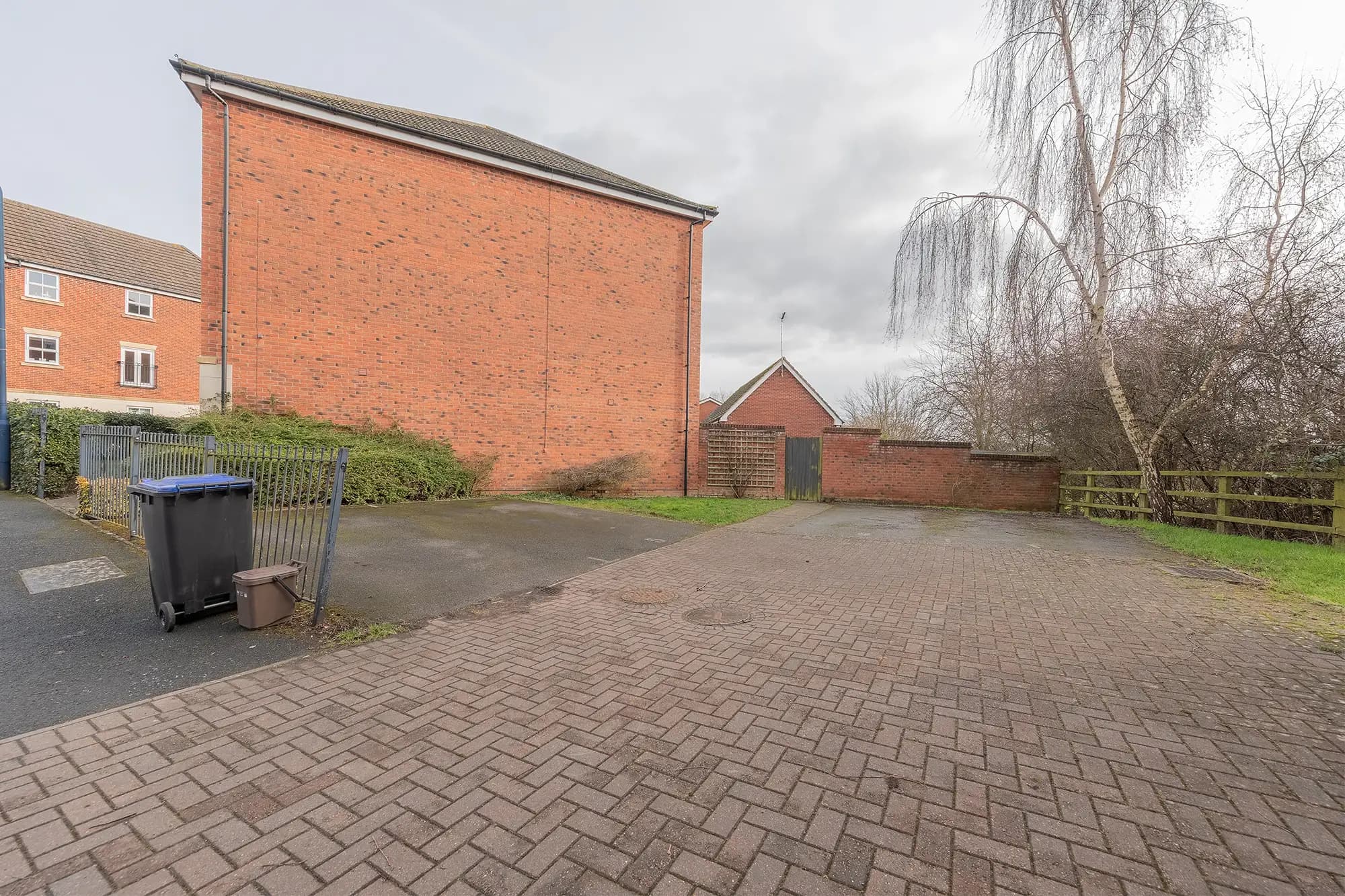 property photo 16 of 17