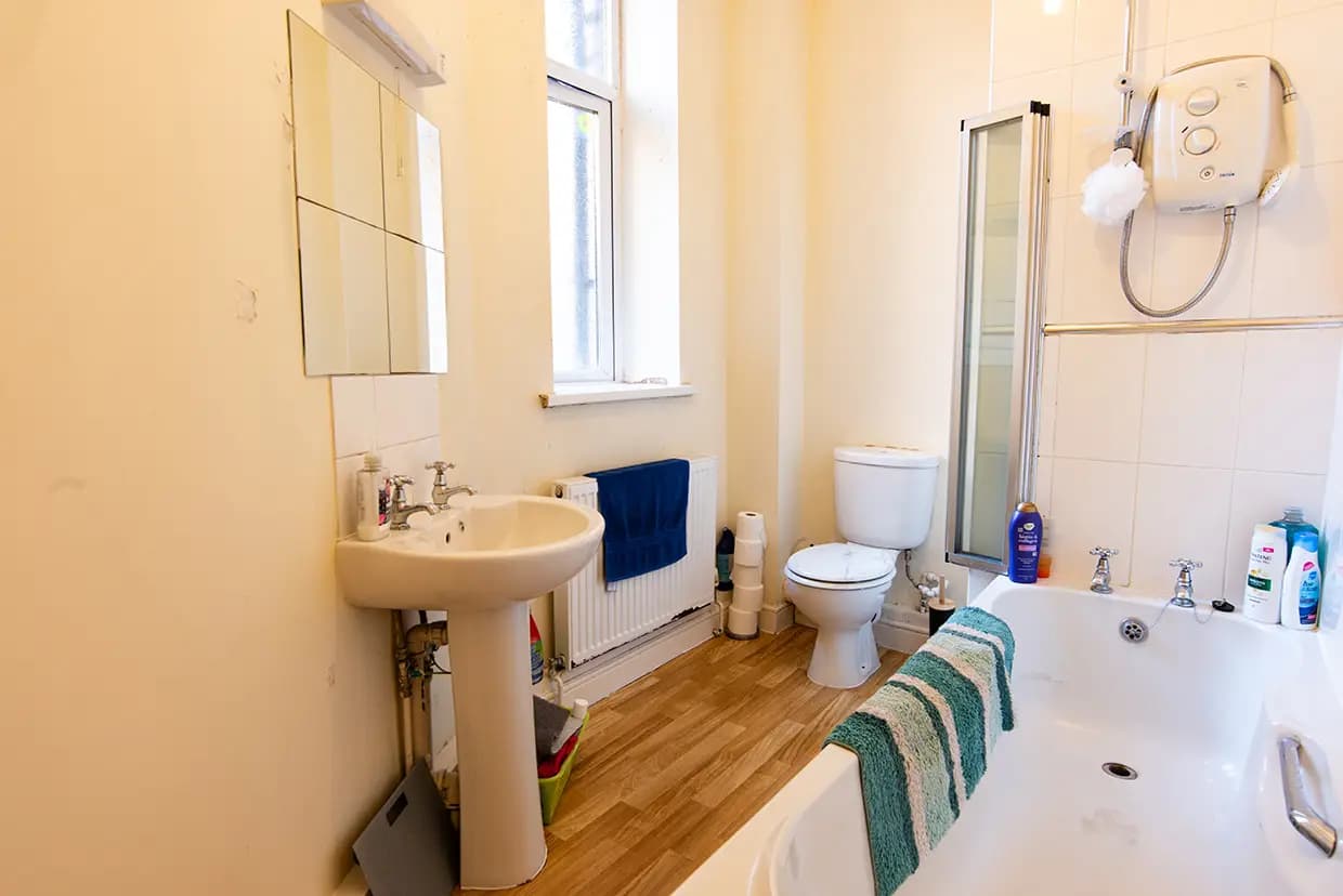 property photo 6 of 18
