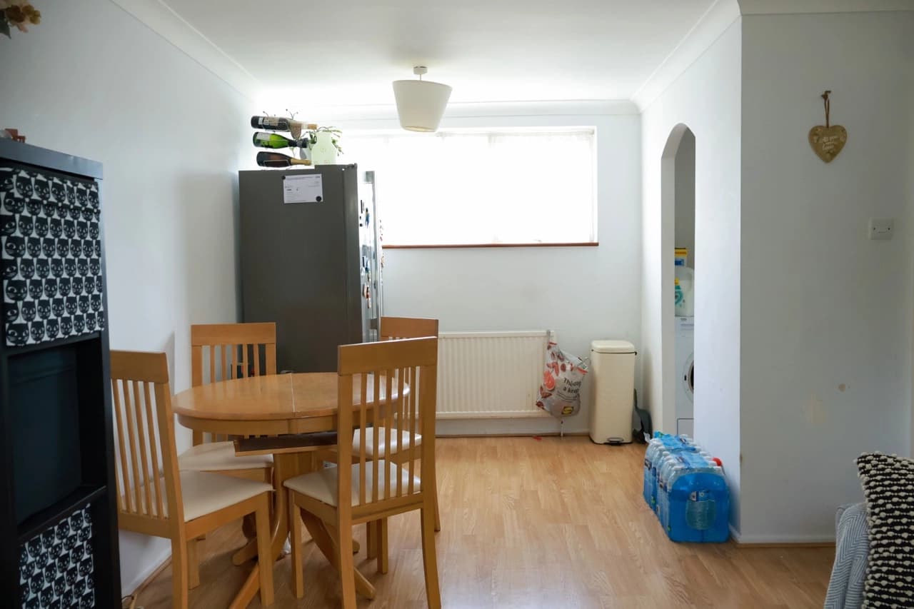 property photo 5 of 15