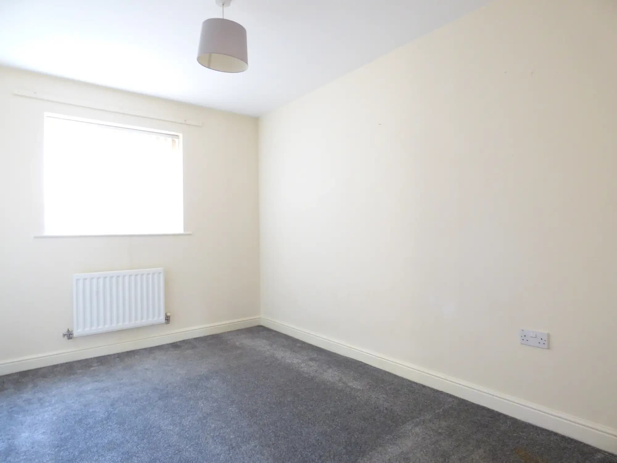 property photo 5 of 8